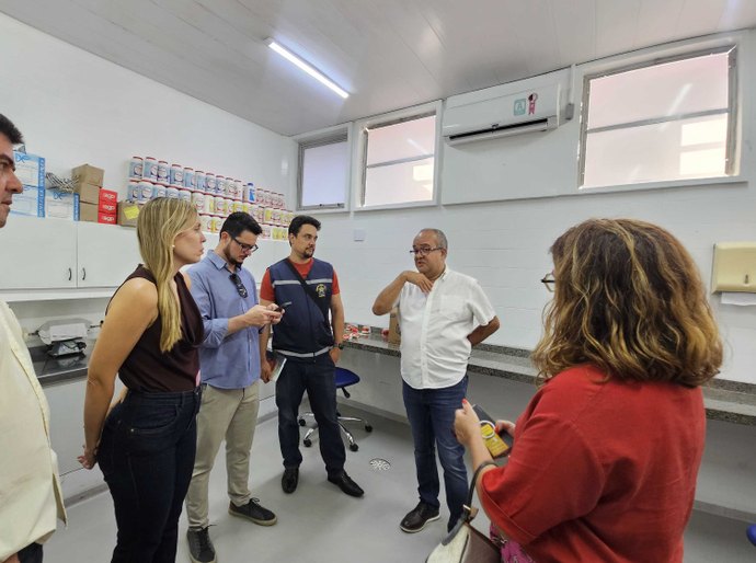 Secretário de Saúde visita Pam Salgadinho acompanhado por autoridades de controle