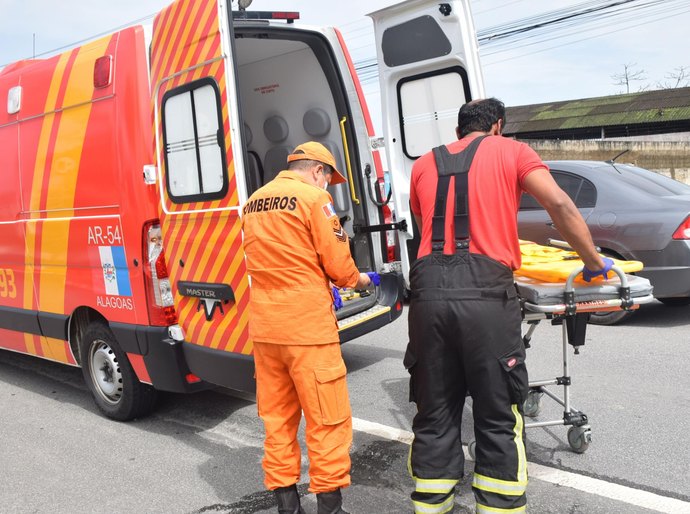 Bombeiros são acionados após acidente com morte na AL-220, em Piranhas