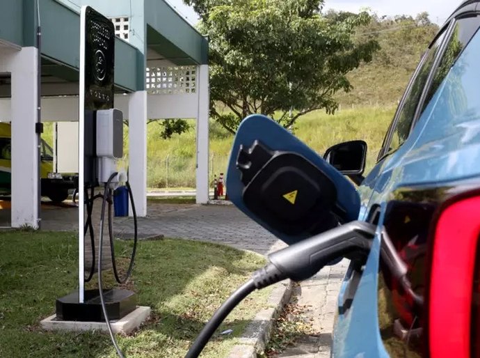 ALE aprova projeto que isenta de IPVA carros elétricos e híbridos