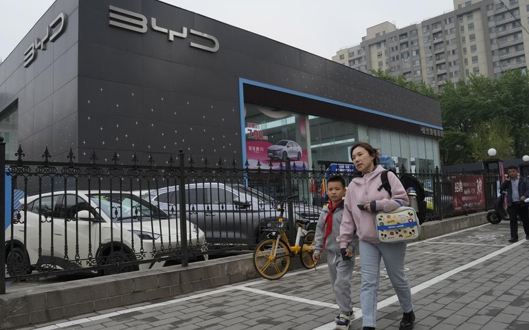 Conflito no Oriente Médio não freia recorde de exportações de carros elétricos chineses