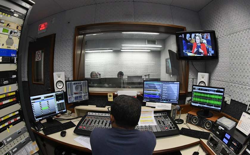 Rádio Senado viaja no tempo para comemorar bicentenário do Senado