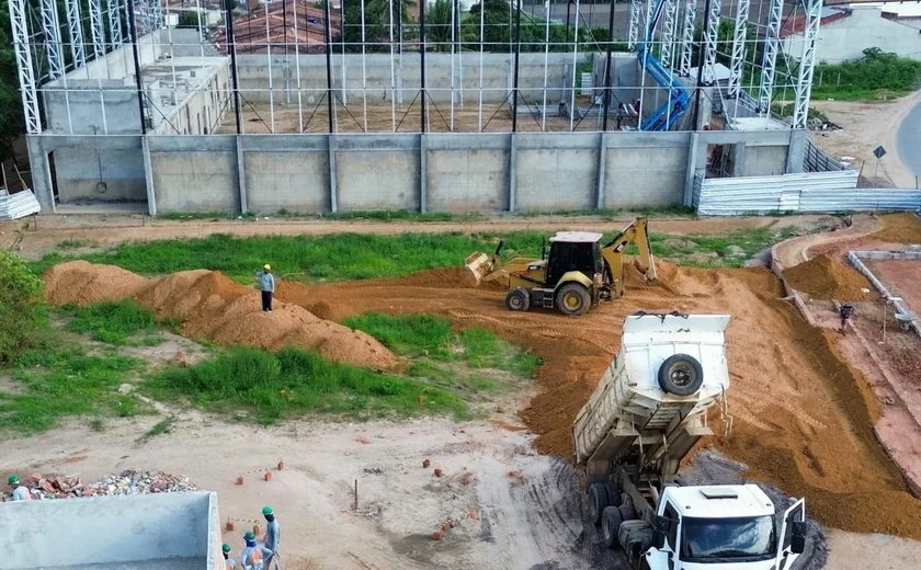 Com ajuda de Daniel Barbosa, prefeito Luciano constrói complexo poliesportivo e centro de convívio social em Bananeiras