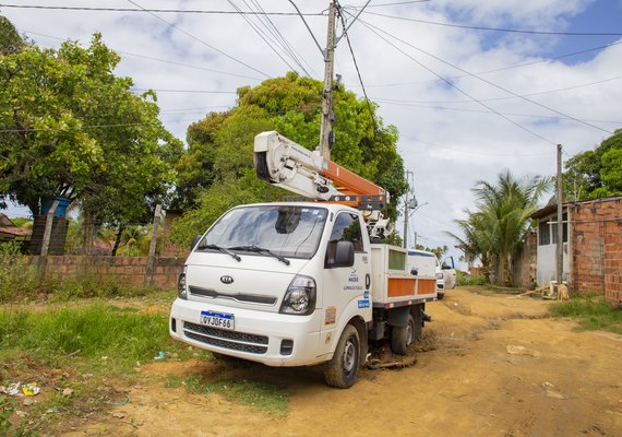Investimentos em iluminação pública dão fim à escuridão em grota de Ipioca