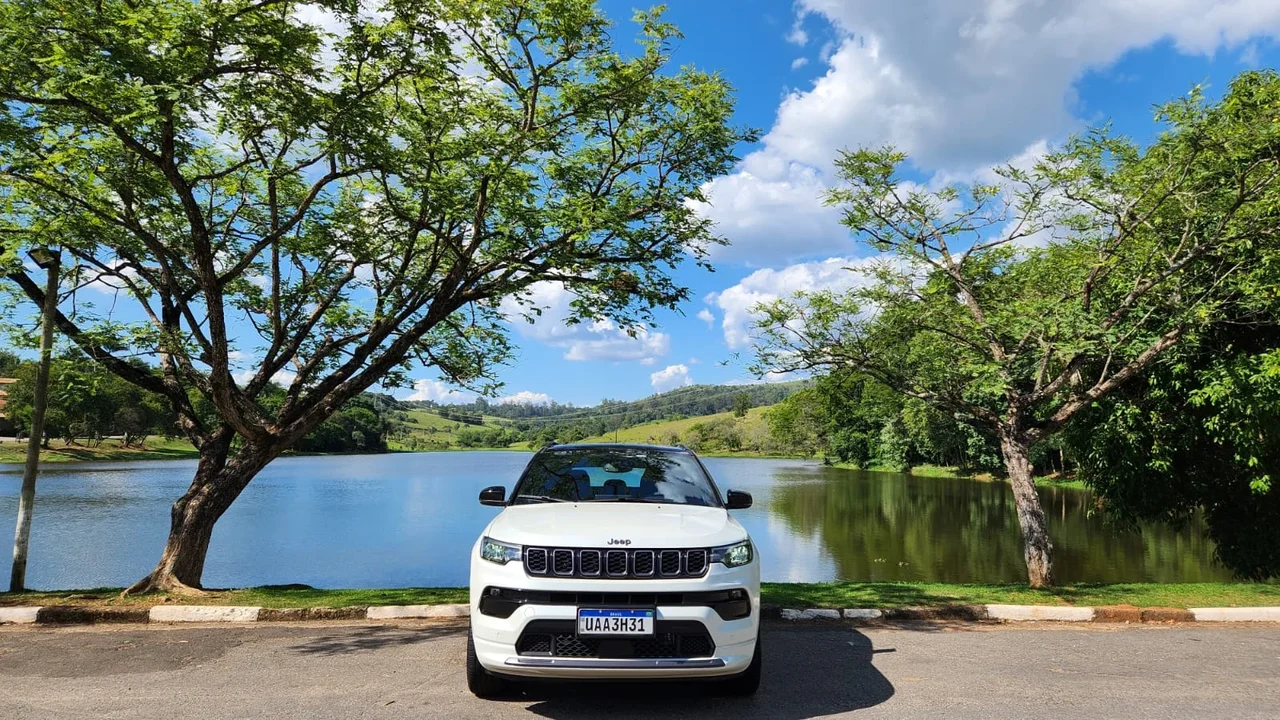 Jeep Compass 2026 lidera combinando conectividade e assistência à condução