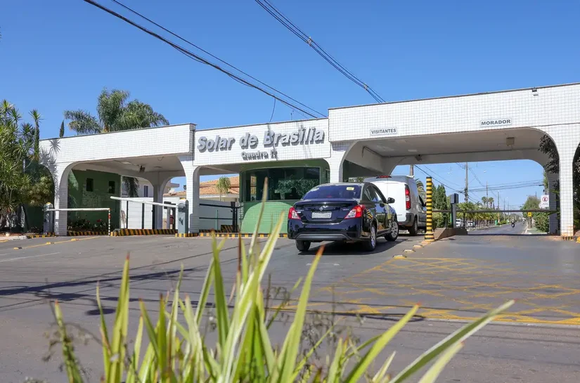 Moraes autoriza Bolsonaro a deixar prisão domiciliar para fazer exames