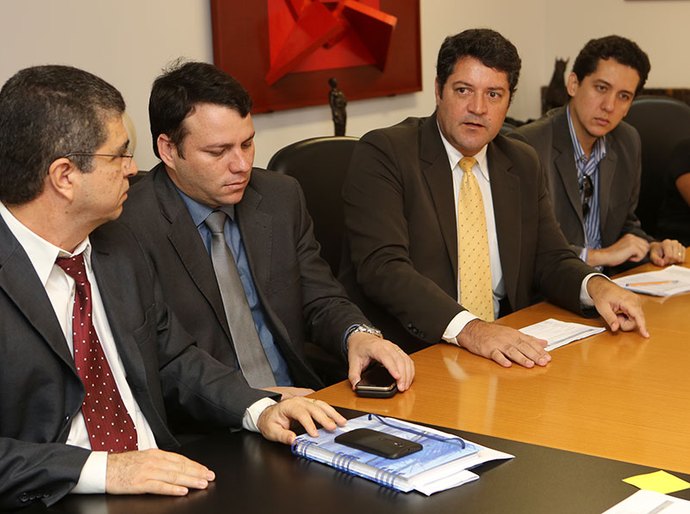 TJ e Eletrobras discutem sobre inadimplência de hospitais em Alagoas