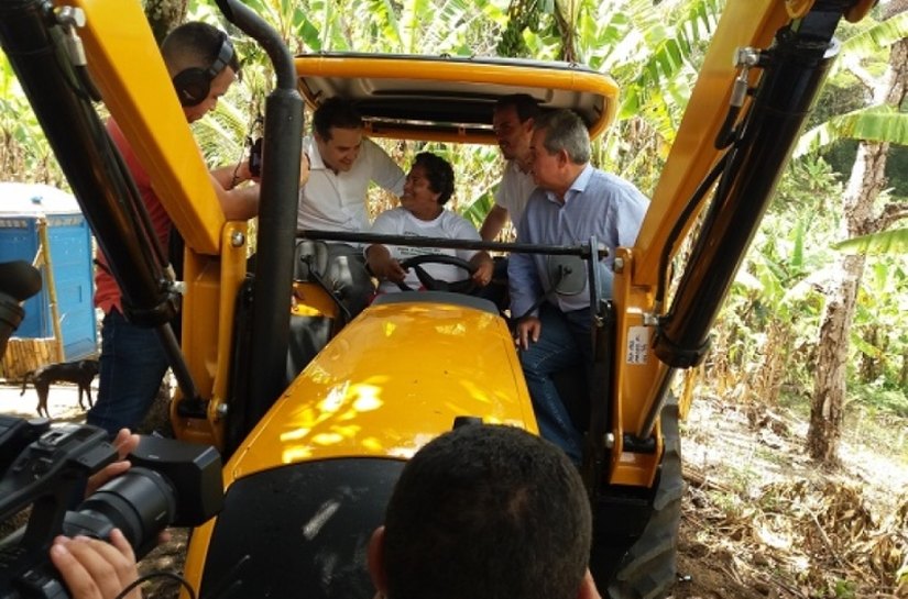 Estado lança Programa de Sementes para o plano-safra 2017 em assentamento rural