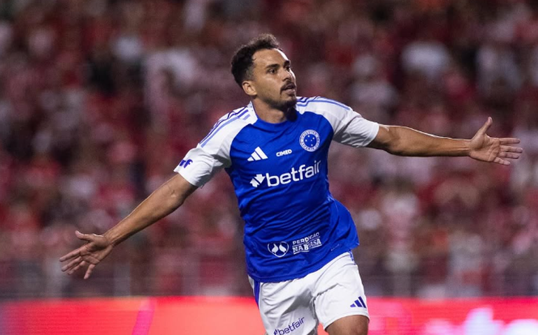 Meia do Cruzeiro é punido pelo STJD por jogada violenta contra atleta do Vitória