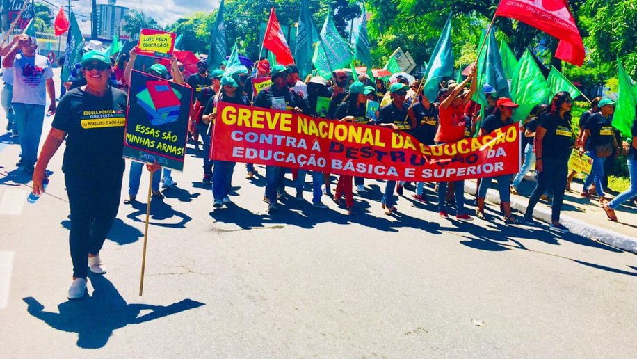 Brasil, ame-o e não deixe-o