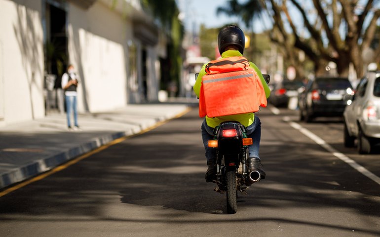Câmara debate remuneração mínima para entregadores de aplicativos