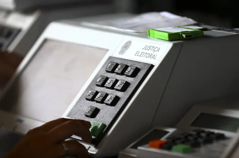 Onze governadores renunciam para disputar eleições de outubro