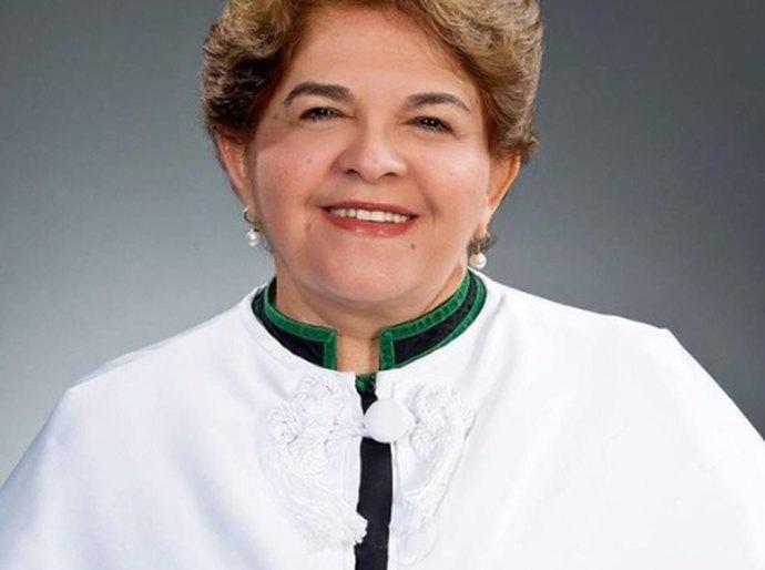 Reitora honorária Ana Dayse Dorea recebe título Doutor Honoris Causa da Ufal