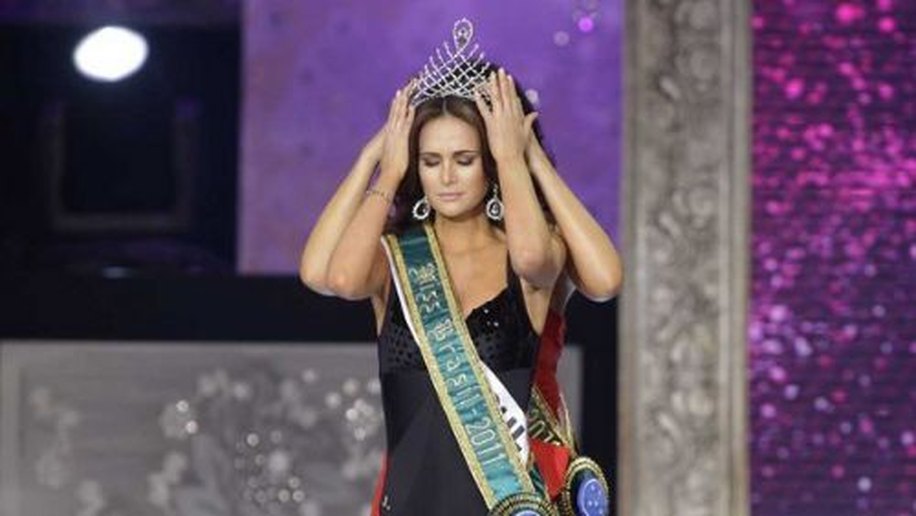 Miss Brasil é vaiada em eliminatória do Miss Universo e xinga muito no Twitter