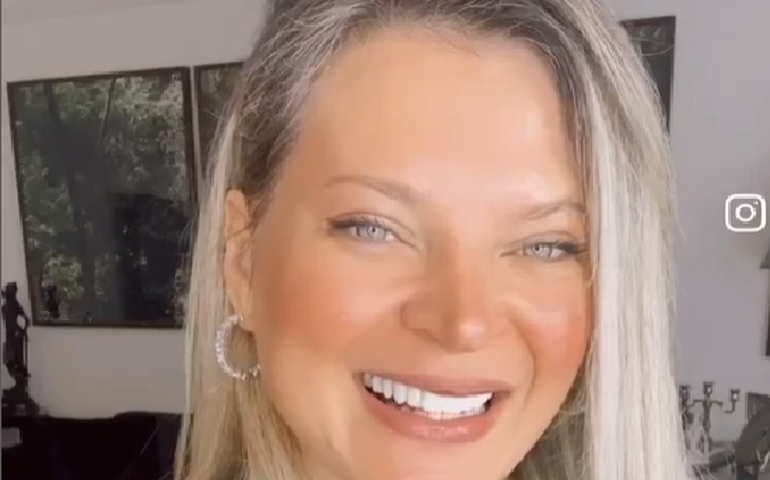 Joice Hasselmann mostra rotina de treino de abdome e braços nas redes sociais