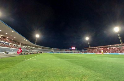 Secretaria de Esportes entrega novo sistema de iluminação do Estádio Rei Pelé