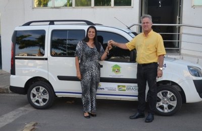 Prefeitura de Coruripe recebe um carro modelo Doblô para ser usado pela equipe do Bolsa Família