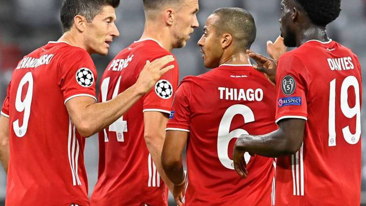 Bayern de Munique faz lição de casa, vence Wolfsburg e lidera Campeonato Alemão
