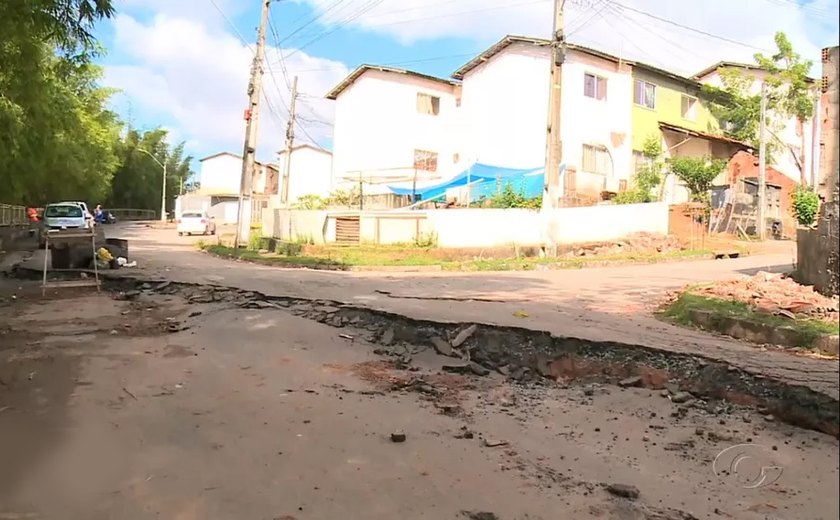 Após demolições, Defesa Civil recomenda evacuação em mais seis prédios em Rio Novo