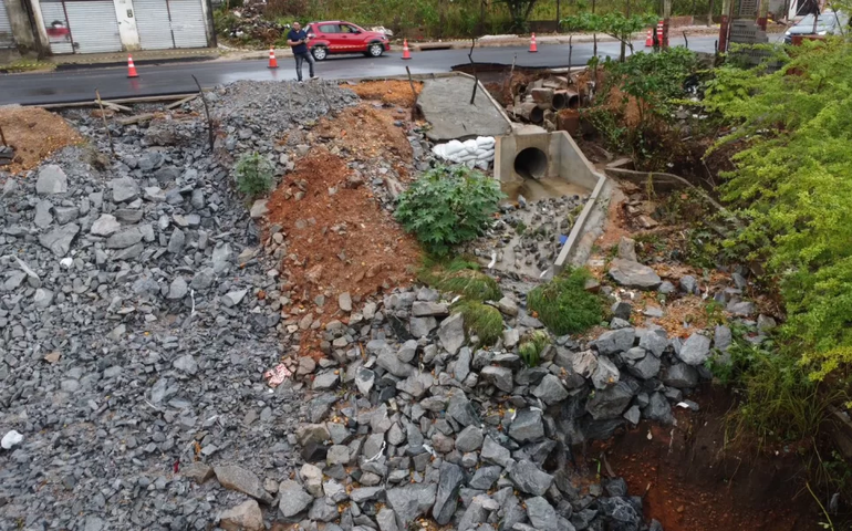 Prefeitura de Penedo intensifica ações para reparar danos causados pelas fortes chuvas