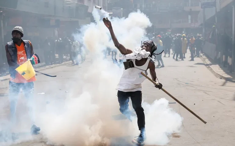 Protestos no Quênia: Sobe para 13 o número de mortos durante manifestações, afirma associação médica do país