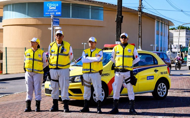 Agentes do Ronda no Bairro prendem foragido da Justiça no Antares
