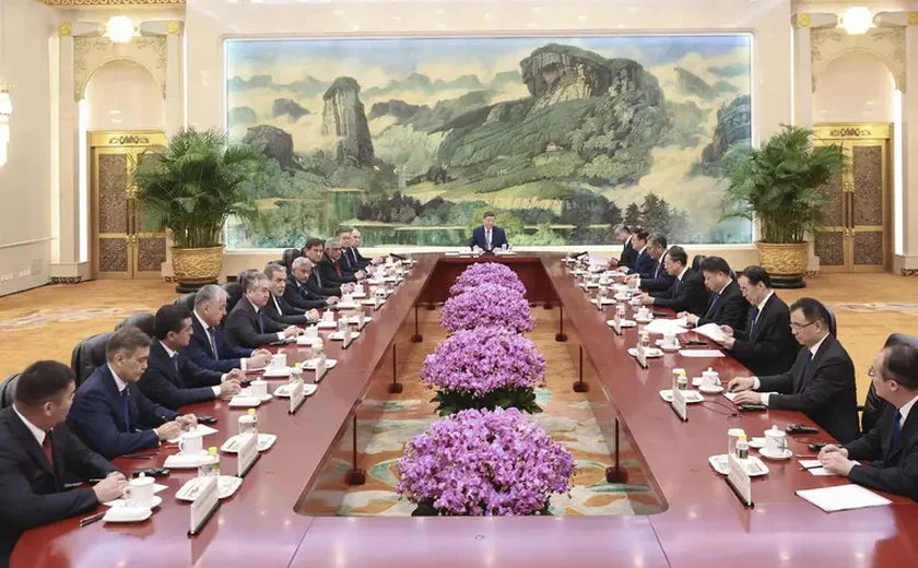 Xi pede 'apoio mútuo' a Lavrov para fortalecer Sul global