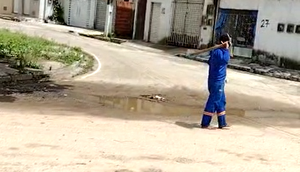 Homem é preso após ameaçar vizinha com picareta em Aracaju; VÍDEO