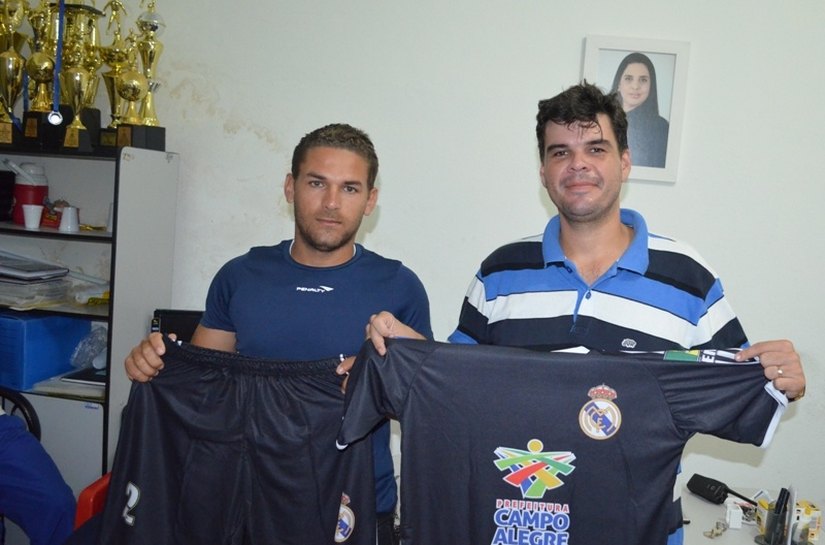 Equipes que disputam campeonato de futsal em Campo Alegre recebem uniformes