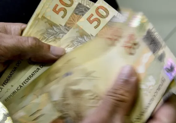 Primeira parcela do décimo terceiro deve ser depositada até esta sexta