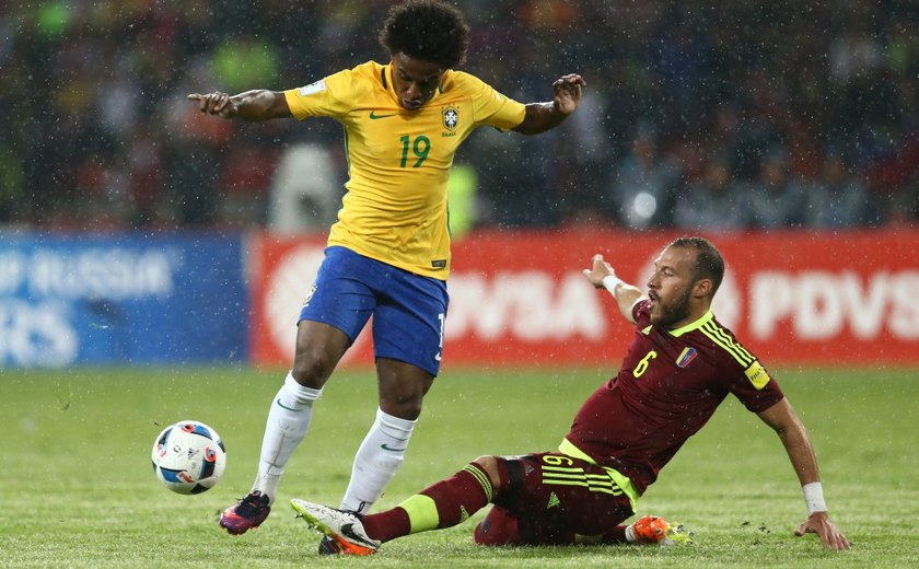 Seleção brasileira derrota a Venezuela e assume liderança