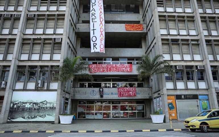 Glauber Braga e três estudantes são liberados da Cidade da Polícia