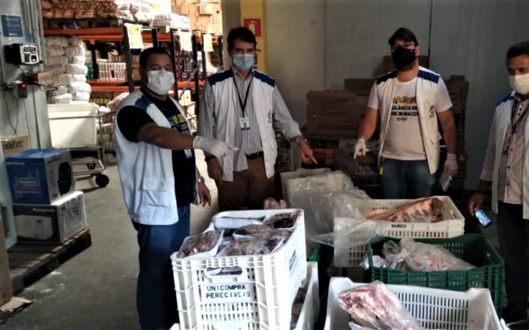 Visa apreende uma tonelada de alimentos estragados em supermercado