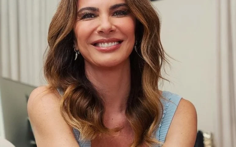 Luciana Gimenez revela que corda vocal segue paralisada após cirurgia de emergência