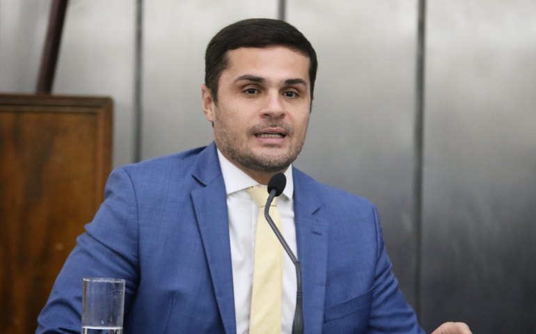 Alexandre Ayres elogia Governo pelo anúncio da implantação de Centros de Hemodiálise