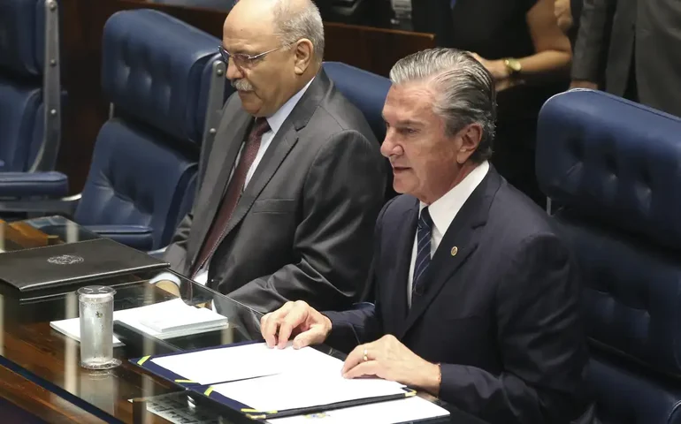 Moraes dá 48 horas para defesa informar estado de saúde de Collor