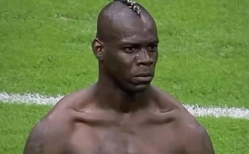 Desprezado pelo Corinthians, atacante italiano Balotelli é oficializado no Genoa