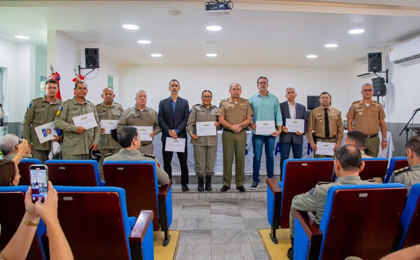Veteranos e militares da ativa são homenageados pela PM com Continência de Ouro e outorga de Medalhas