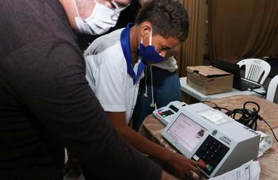 Parceria entre Educação e Tribunal Regional Eleitoral conscientiza jovens sobre a a importância do voto 