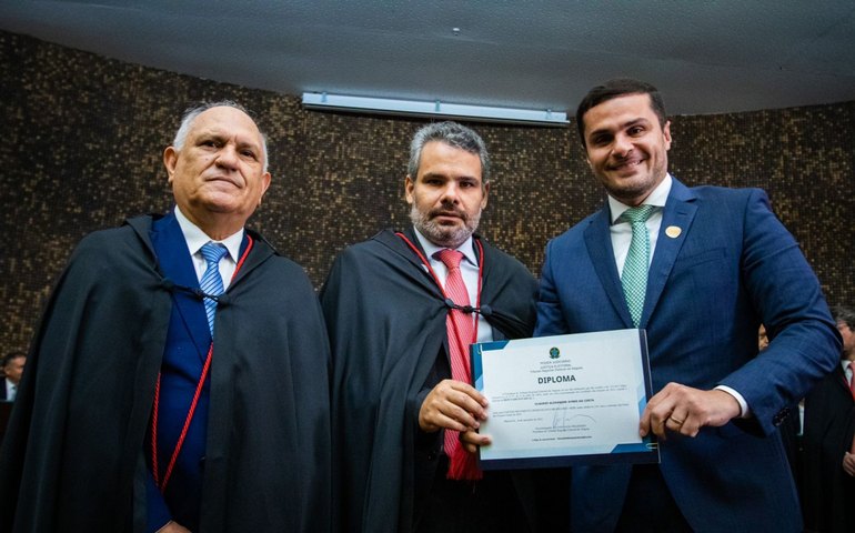 Eleito mais votado de Alagoas, Alexandre Ayres é diplomado deputado estadual