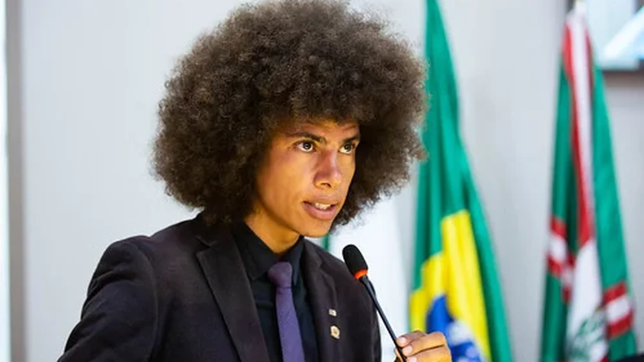 Renato Freitas: quem é o deputado do PT-PR que denunciou racismo e trocou socos em rua de Curitiba