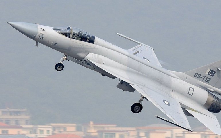 Mídia: China ganha espaço no Golfo com possível acordo de JF‑17 entre Arábia Saudita e Paquistão