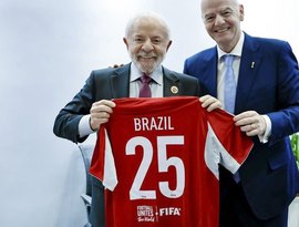 Lula convida presidente da Fifa para conhecer Universidade do Esporte