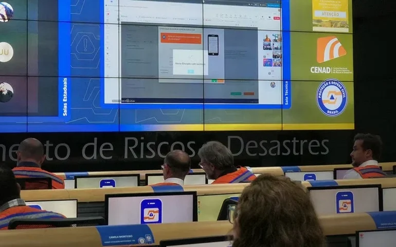 Operação do Defesa Civil Alerta completa um ano com 630 alertas enviados