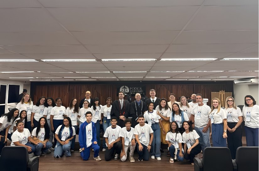 Projeto Jovem Juiz leva estudantes para acompanhar sessão do Tribunal do Júri em Maceió
