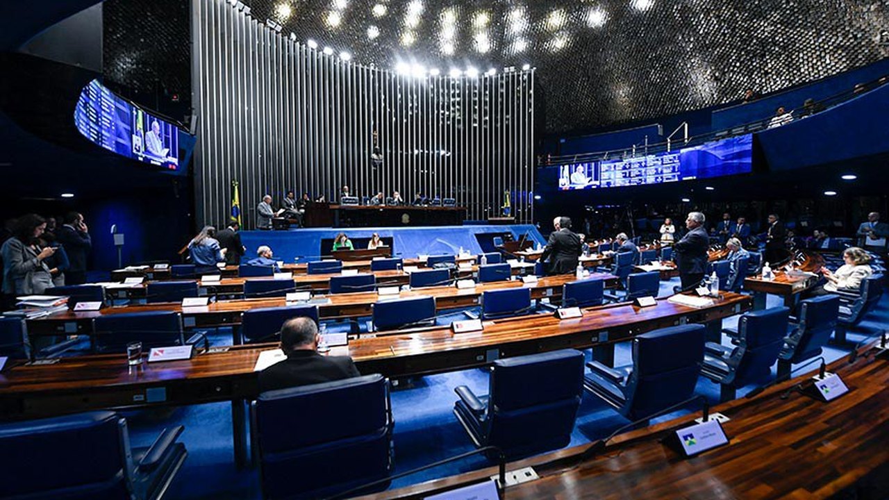 Senado aprova PEC que limita pagamentos de precatórios e socorre Estados e municípios