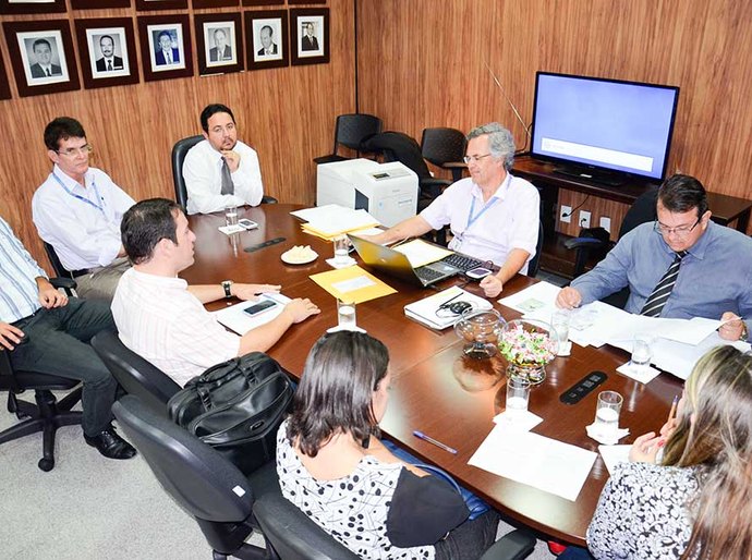 TCE/AL realiza licitações para contratação de serviços de buffet