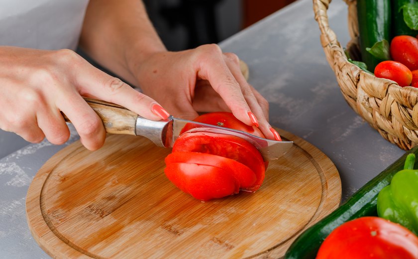 Como o tomate pode transformar sua pele.