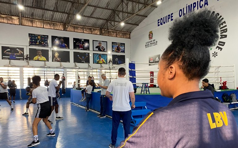 Crianças da LBV homenageiam Seleção Brasileira de Boxe