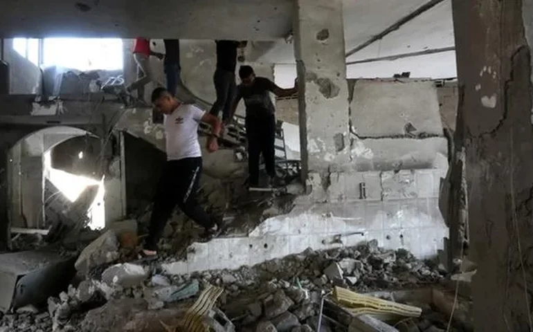 Israel afirma ter matado terroristas em ataque aéreo contra mesquita na Cisjordânia