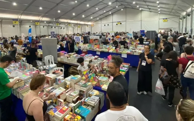 Feira do Livro da Unesp 2024 vai dar no mínimo 50% de desconto; veja datas e editoras